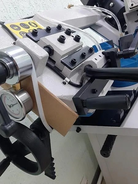 MetalTec BS 170 FHE (380 V) ручной ленточнопильный станок для резки металла — изображение 3
