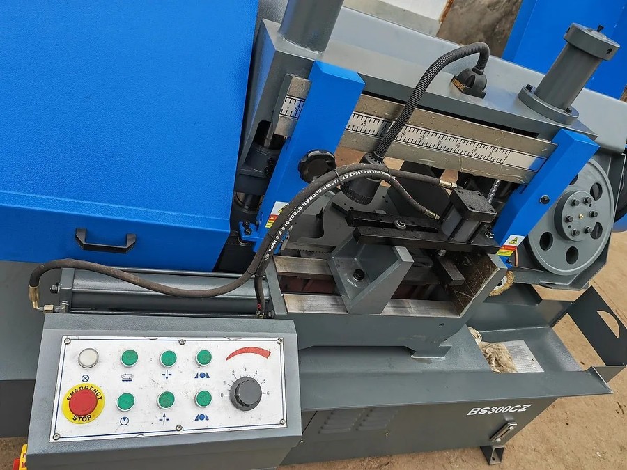 MetalTec BS 300 CZ ленточнопильный станок c поворотом пильного модуля под углом до 60° — изображение 3