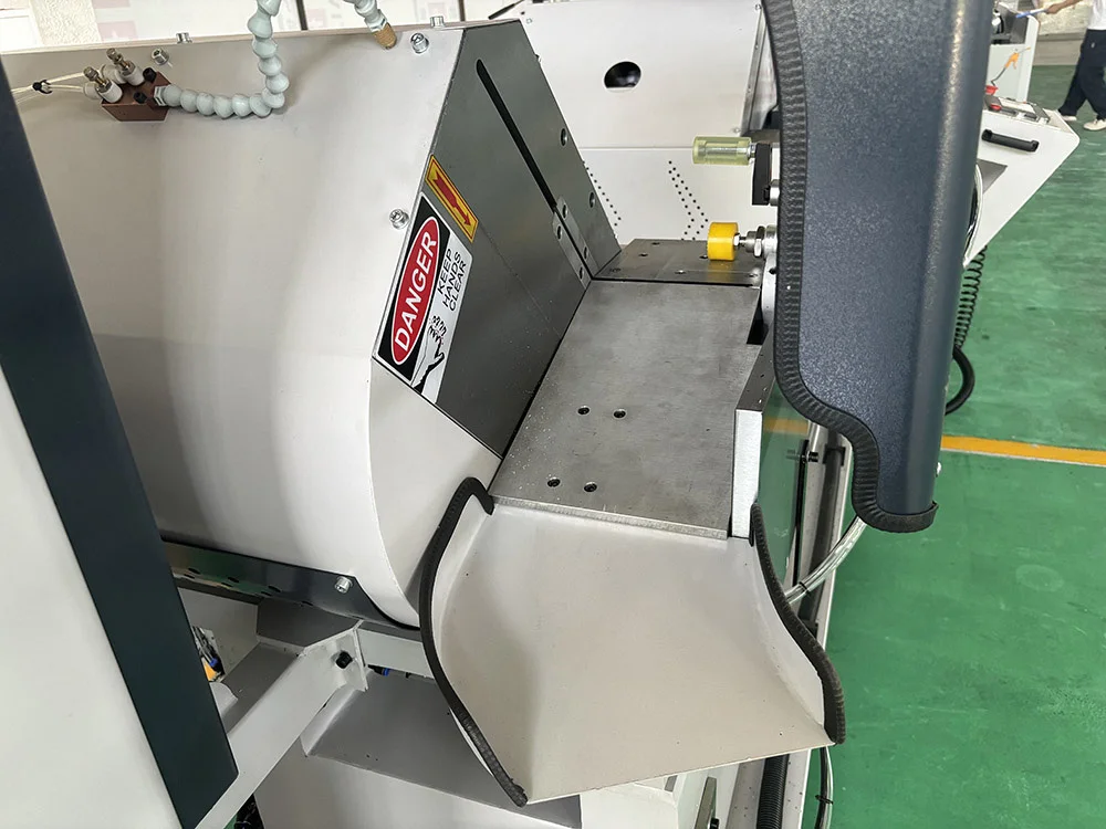 Автоматическая двухголовая пила с ЧПУ QUADRO ALUCUT CNC 500 x 5000 (Angles 45°/ 90°/ 135°)