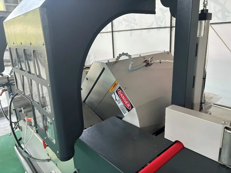 Автоматическая двухголовая пила с ЧПУ QUADRO ALUCUT CNC 500 x 5000 (Angles 45°/ 90°/ 135°)