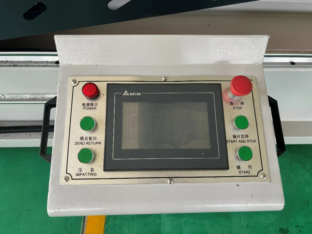 Автоматическая двухголовая пила с ЧПУ QUADRO ALUCUT CNC 500 x 5000 (Angles 45°/ 90°/ 135°)