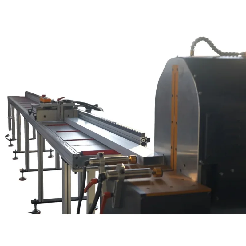Автоматическая одноголовая пила с ЧПУ и сервоприводом угла пиления QUADRO ALUCUT CNC 550 Servo 22° - 156°