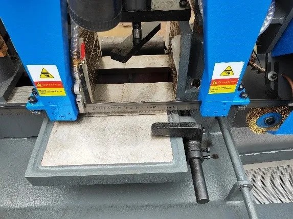 MetalTec BS 300 CZ ленточнопильный станок c поворотом пильного модуля под углом до 60° — изображение 5
