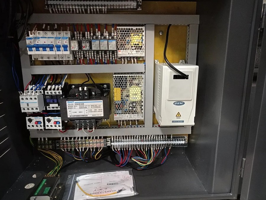 MetalTec MBS 330/50 CH ленточнопильный станок для резки металла под углом 90° — изображение 12