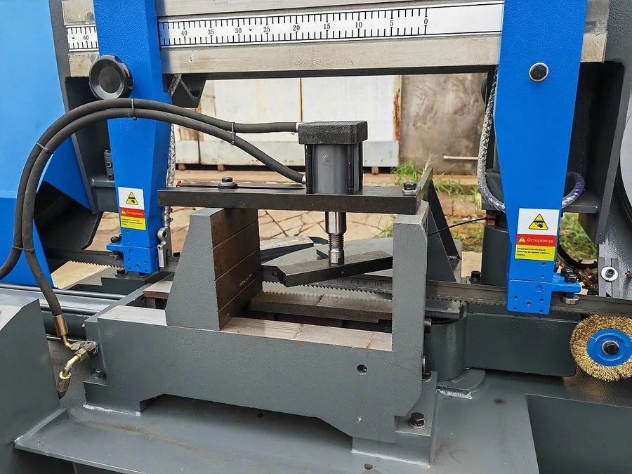MetalTec BS 350 CZ ленточнопильный станок c поворотом пильного модуля под углом до 60° — изображение 8