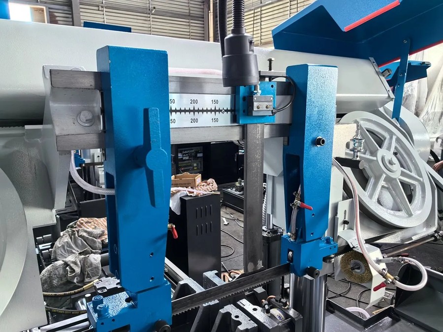 MetalTec MBS 330/50 CH ленточнопильный станок для резки металла под углом 90° — изображение 15