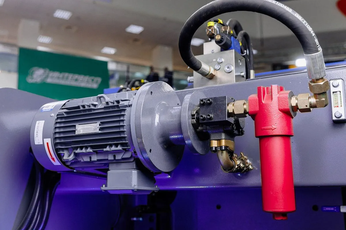 Листогибочный гидравлический пресс MetalTec HBC 135/3200 c ЧПУ 4+1 (ESA 630) — изображение 13