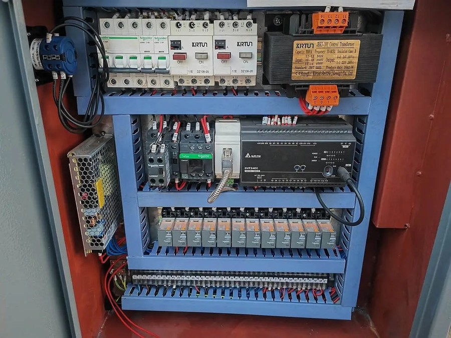 MetalTec BS 300 ZA автоматический колонный ленточнопильный станок с поворотом до 60° — изображение 11