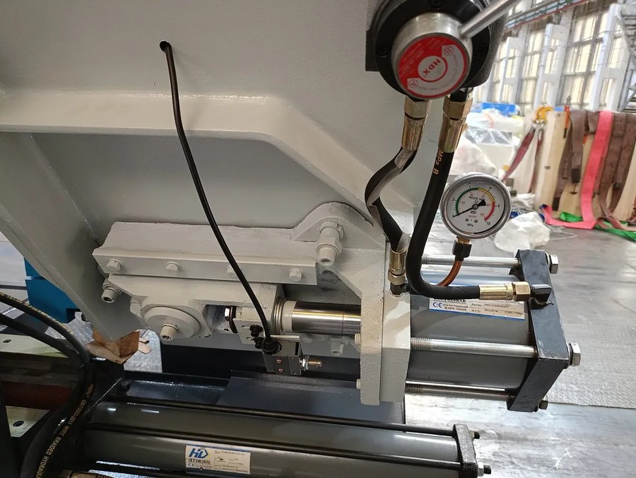 MetalTec MBS 330/50 CH ленточнопильный станок для резки металла под углом 90° — изображение 21